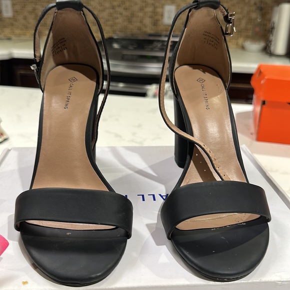 Black open toes heels - Picture 2 of 3